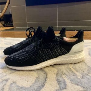 Men’s Adidias Ultra boost. Black/white. Size 11